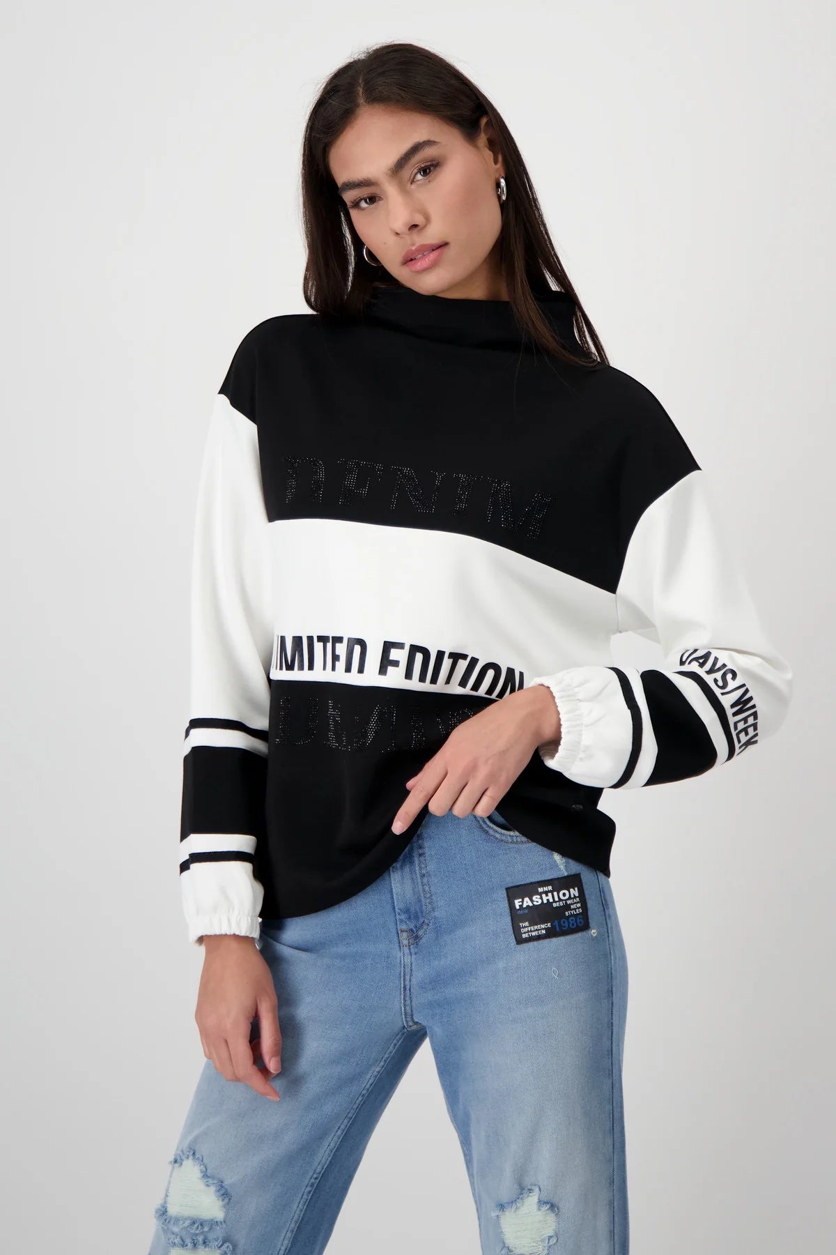 COLOUR BLOCK SWEATSHIRT