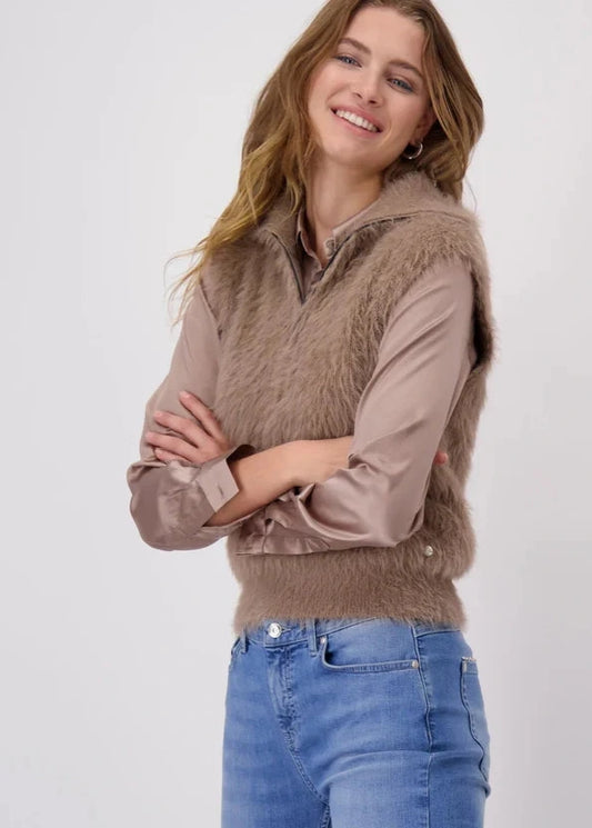 FLUFFY KNIT VEST
